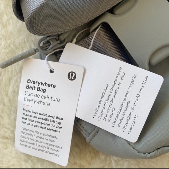 ❤️ Lululemon Extended Strap Everywhere Belt Bag Silver Drop NWT - Picture 3 of 8